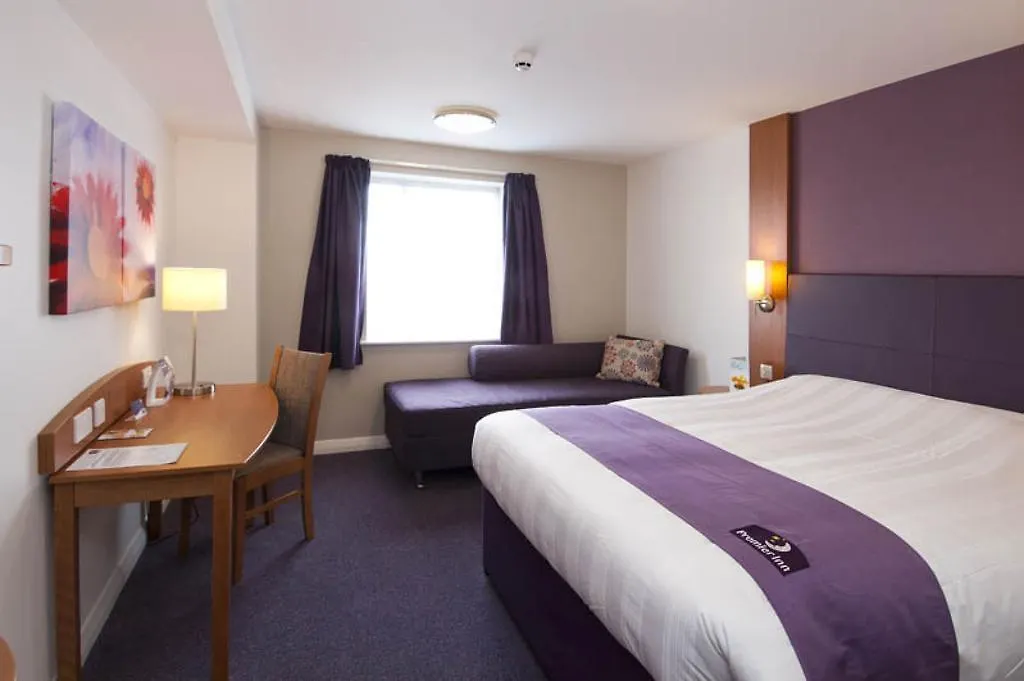 Premier Inn London Gatwick Airport - A23 Airport Way-1